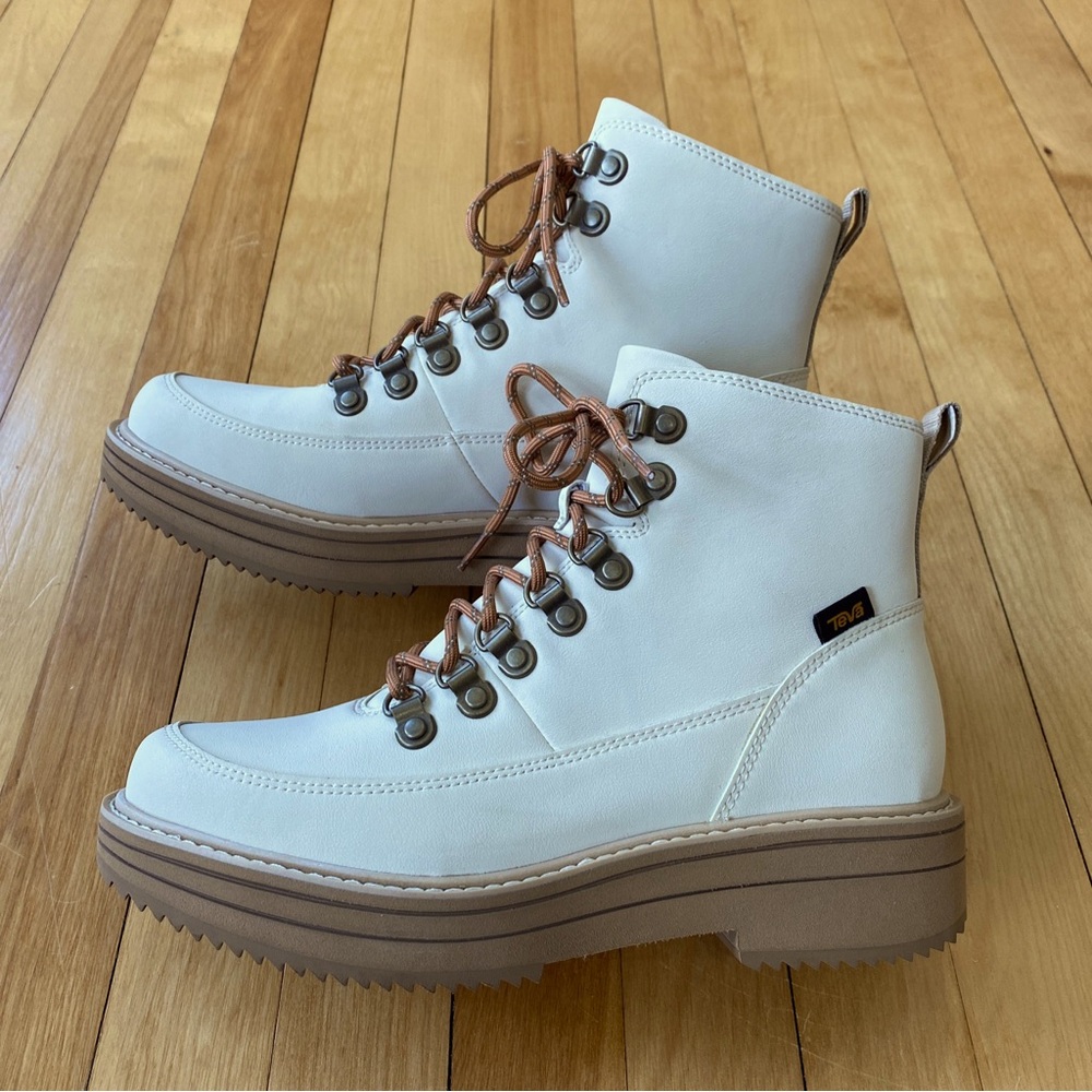 Teva Midform Boots Womens Size 8 Cream And Light Brown Waterproof EUC